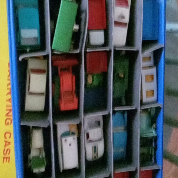 1960's Matchbox vehicles and carrying case. - Picture 4 of 10